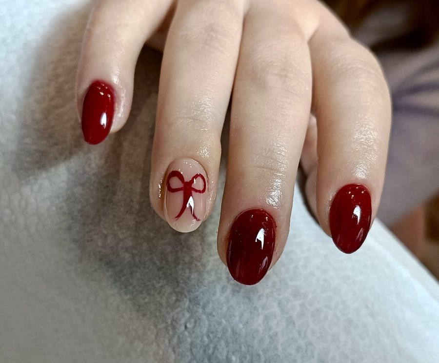 Rosso ciliegia con fiocco dipinto a mano