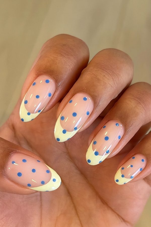 French giallo con pois blu