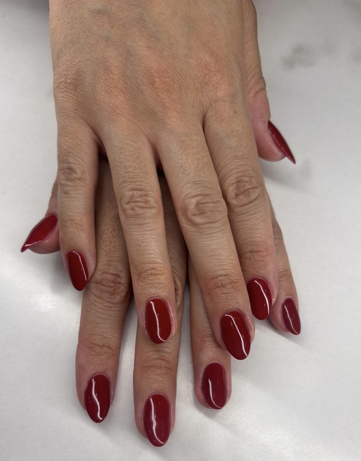 Rosso ciliegia su forma mandorla