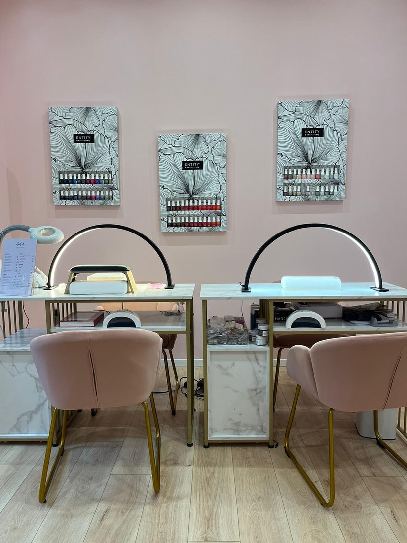 Dettaglio postazioni manicure Nail It Bologna